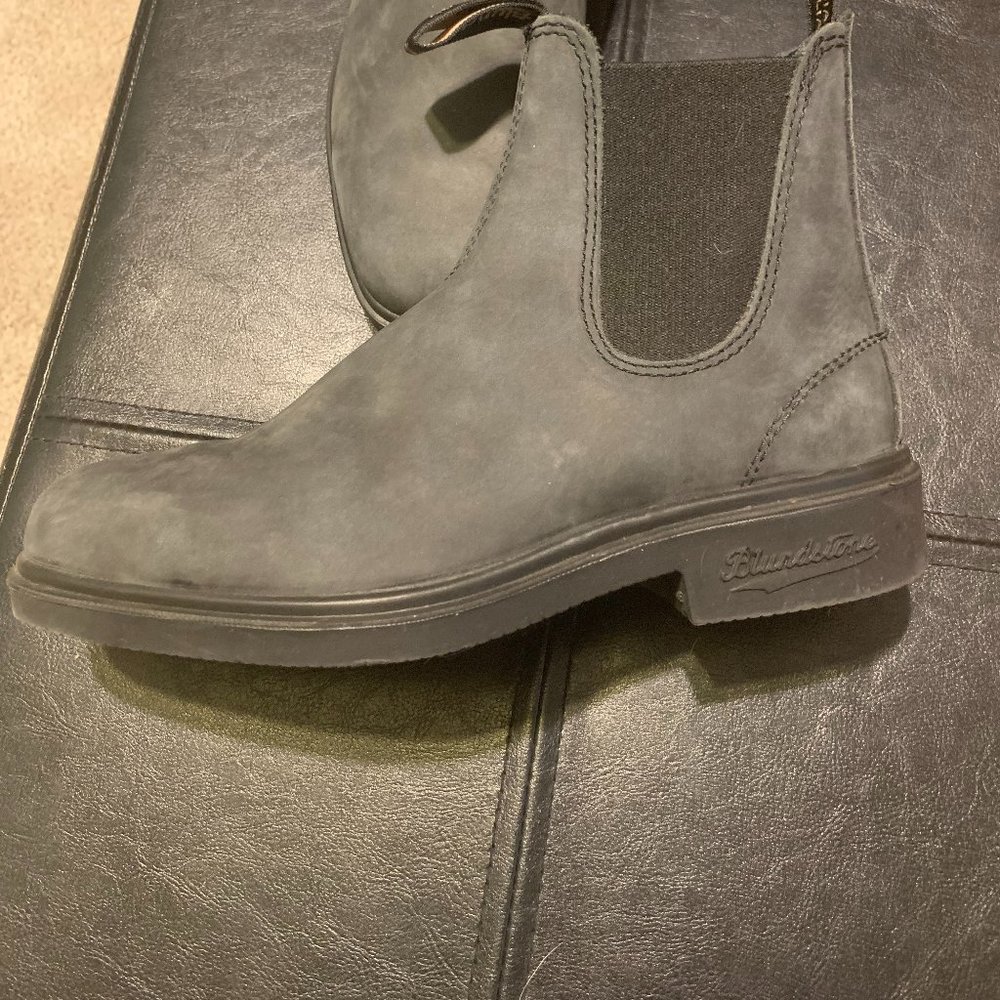 Blundstone Dress Series Chelsea Boot size 8.5